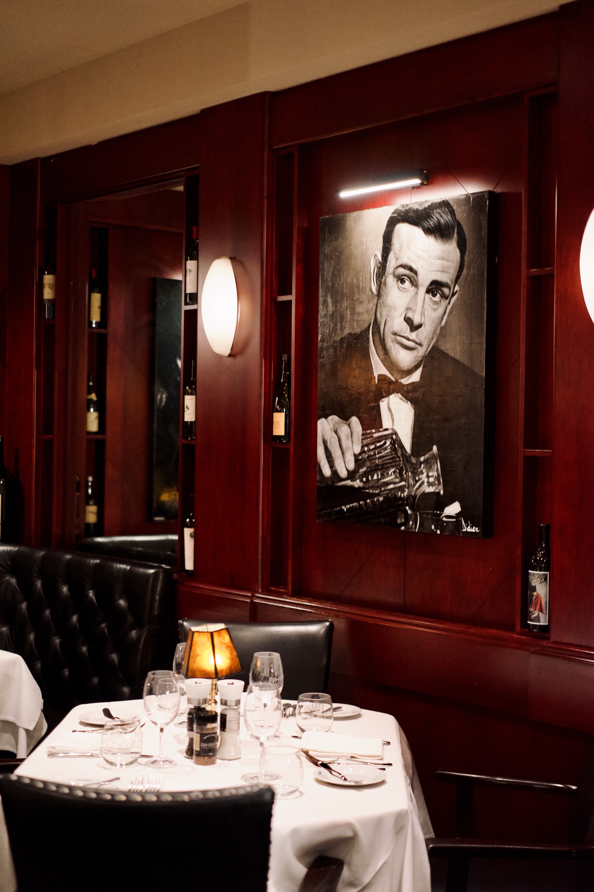 Rib N Reef dining room